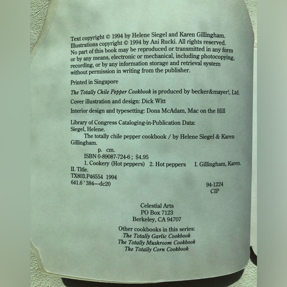 2 cookbooks - Totally Garlic Cookbook & Totally Chile Pepper Cookbook 5” x 5-6” - Picture 8 of 16